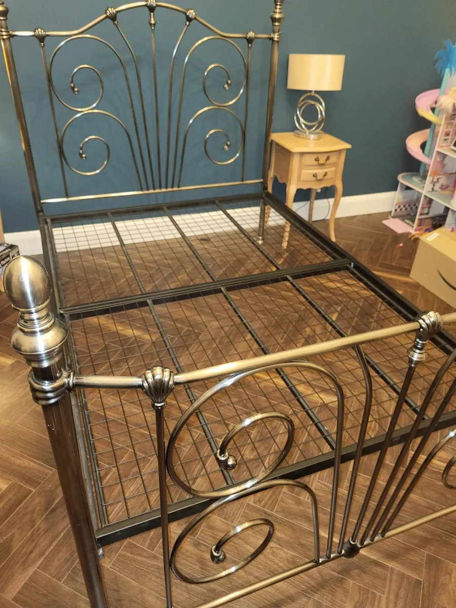 Metal bed frame - Image 3