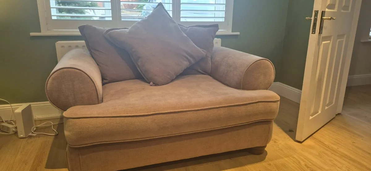 Furniture - Love Seat - Image 2