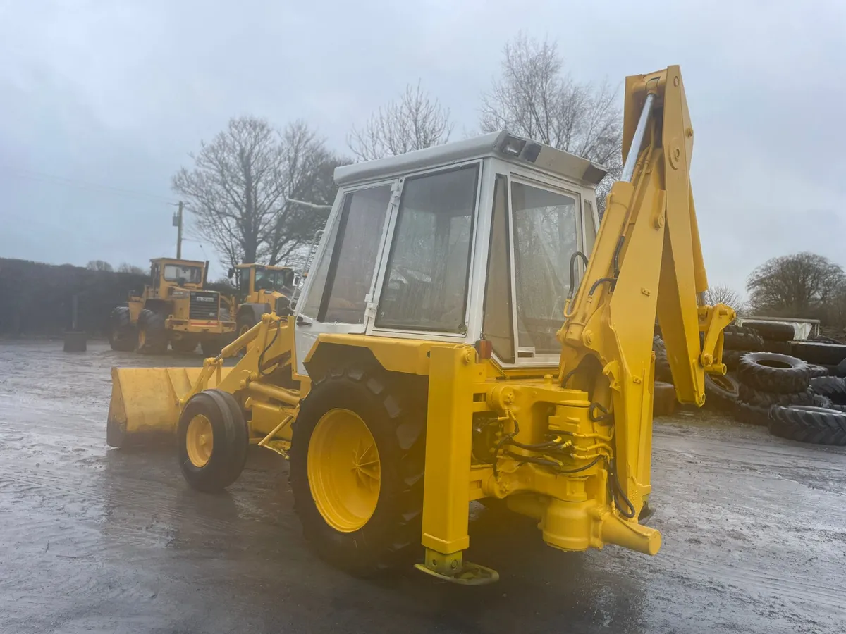 JCB 3CX 2WD Digger Loader - Image 2