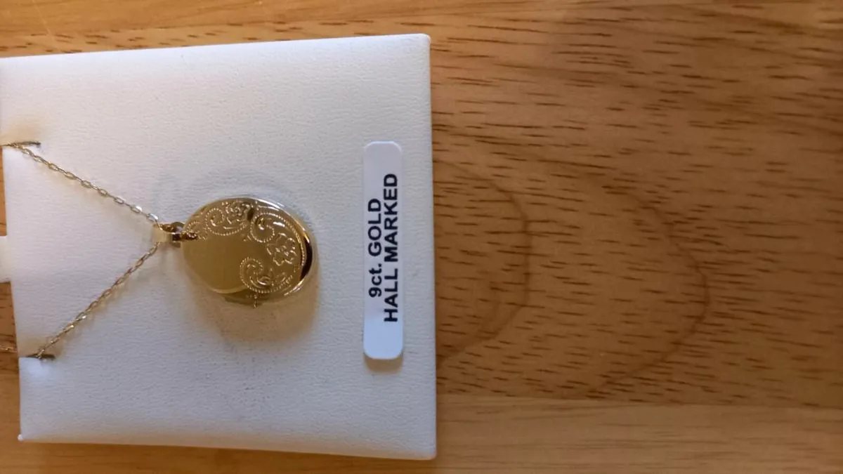 9 ct gold locket.(hallmarked). - Image 2