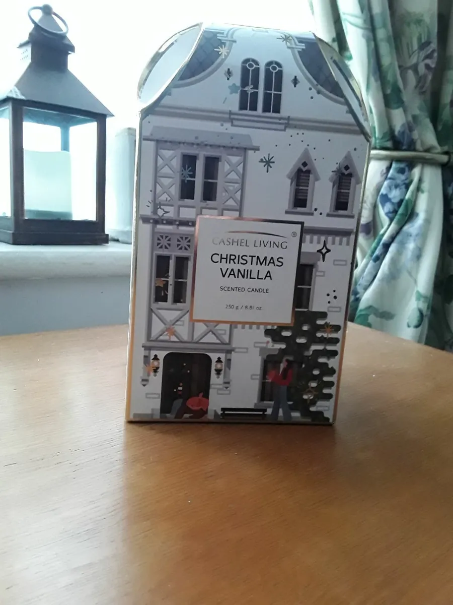 Beautiful unwanted gift vanilla scented candle - Image 1