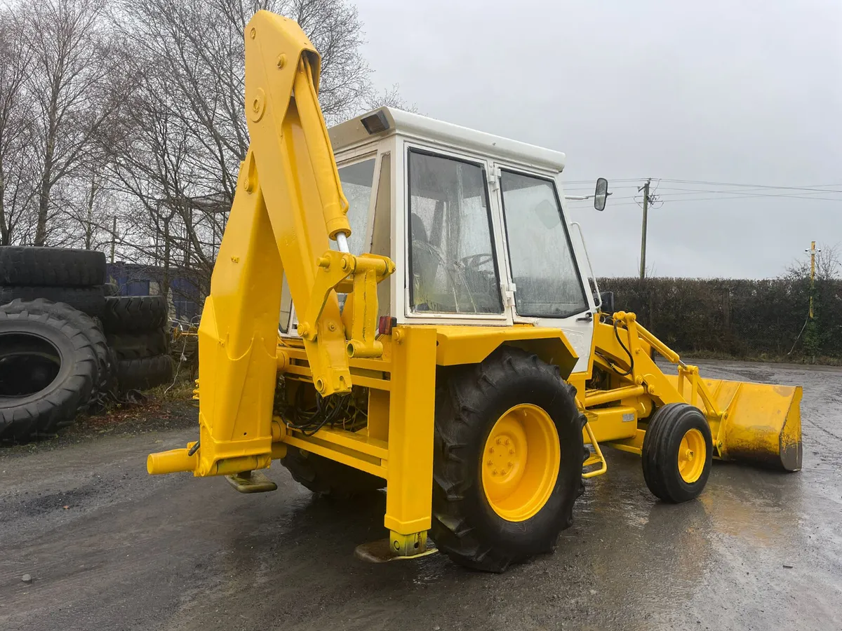 JCB 3CX Digger Loader - Image 1
