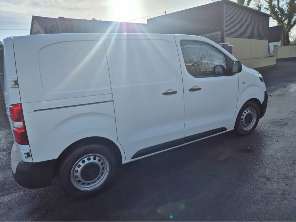 Citroen Dispatch XS BLUEHDI 95 4DR - Image 2