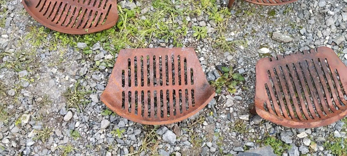 4 Solid fuel wood or coal burning grates for sale - Image 4
