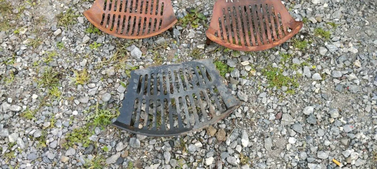 4 Solid fuel wood or coal burning grates for sale - Image 3