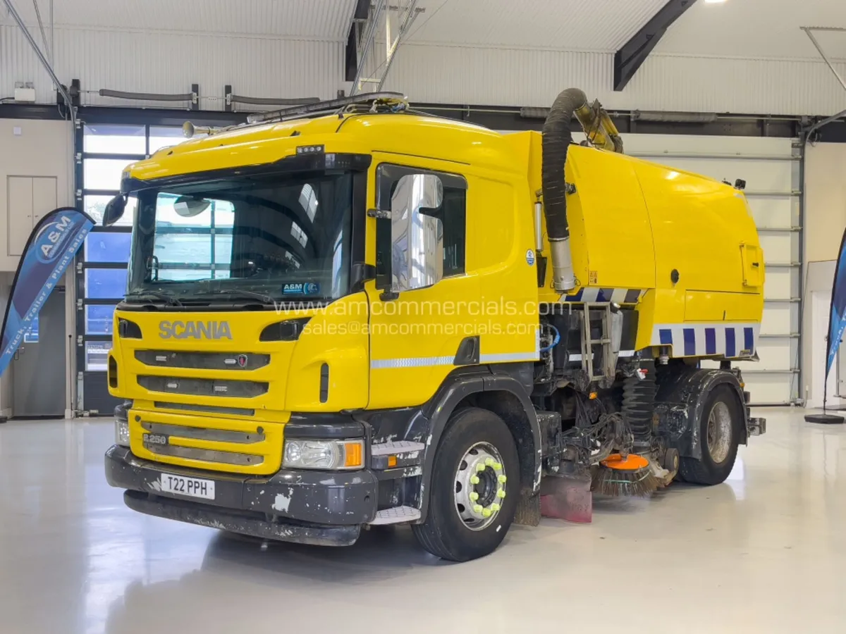 2015 SCANIA P250 NORMAL CAB ROAD SWEEPER - Image 3