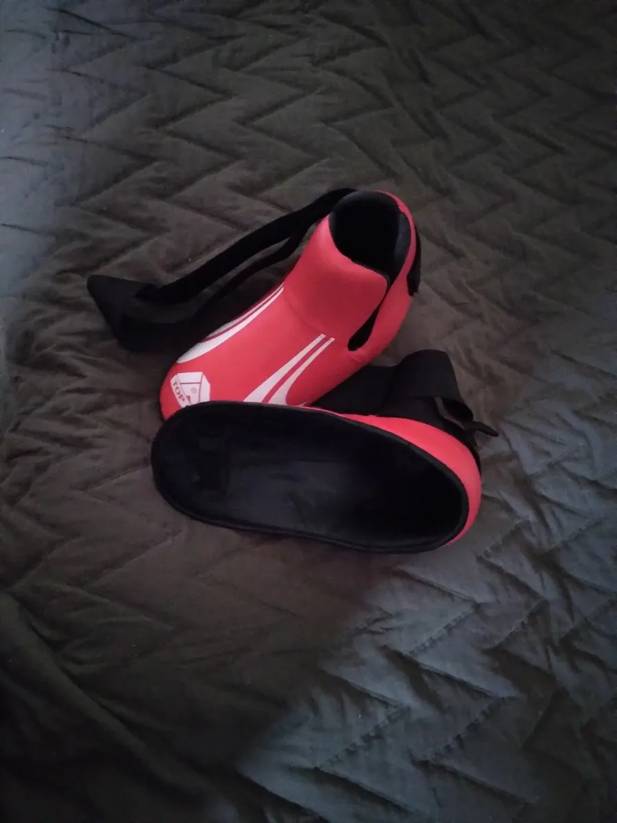 Sparring Gear set (Size M/L) -Good Condition - Image 3