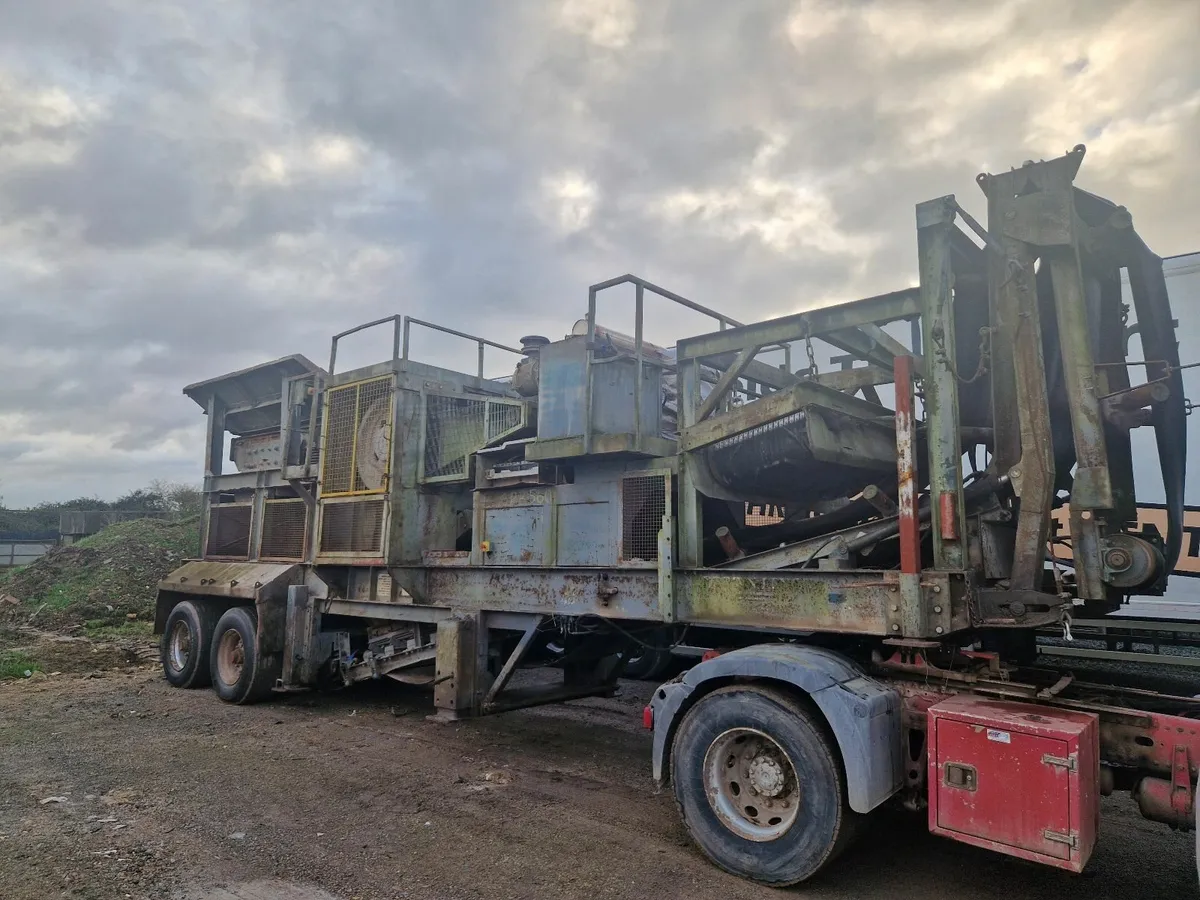 Brown Lennox 30 x 18 Mobile City Crusher - Image 1