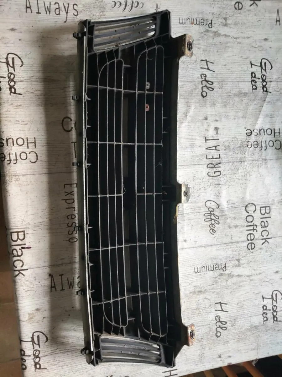 Saab 900 Classic Turbo Grill - Image 4