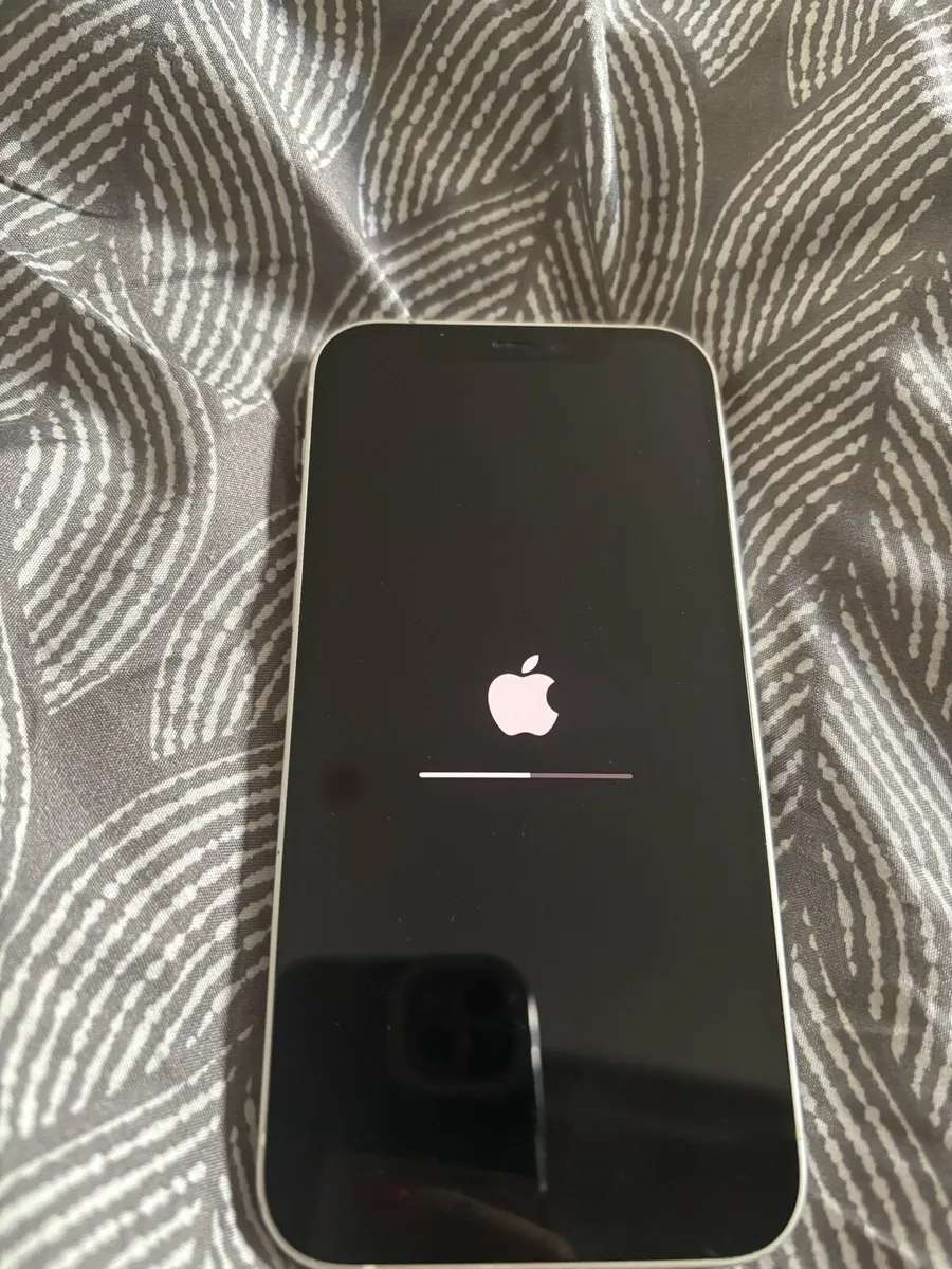 White iphone 12 - Image 3