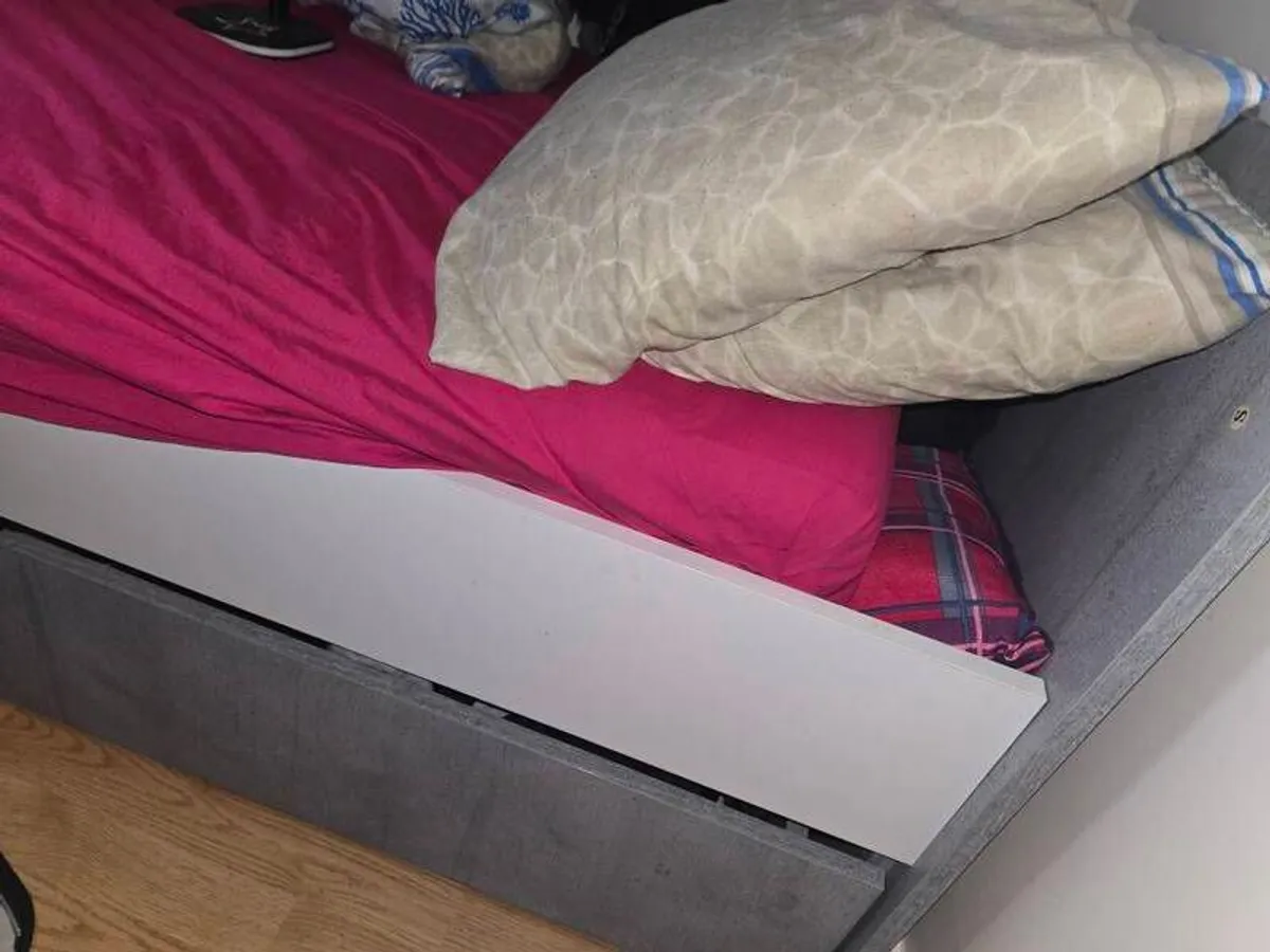 single bed and desk - Image 2