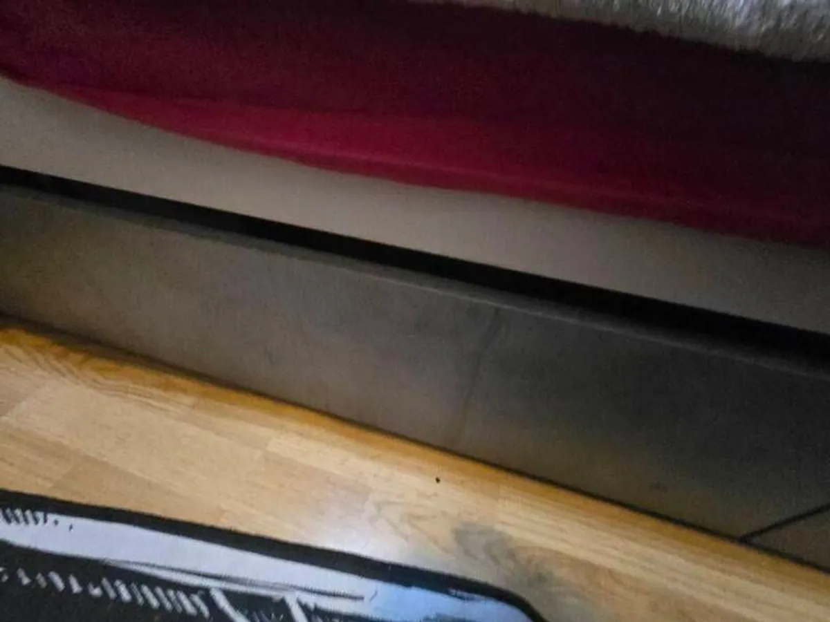 single bed and desk - Image 3