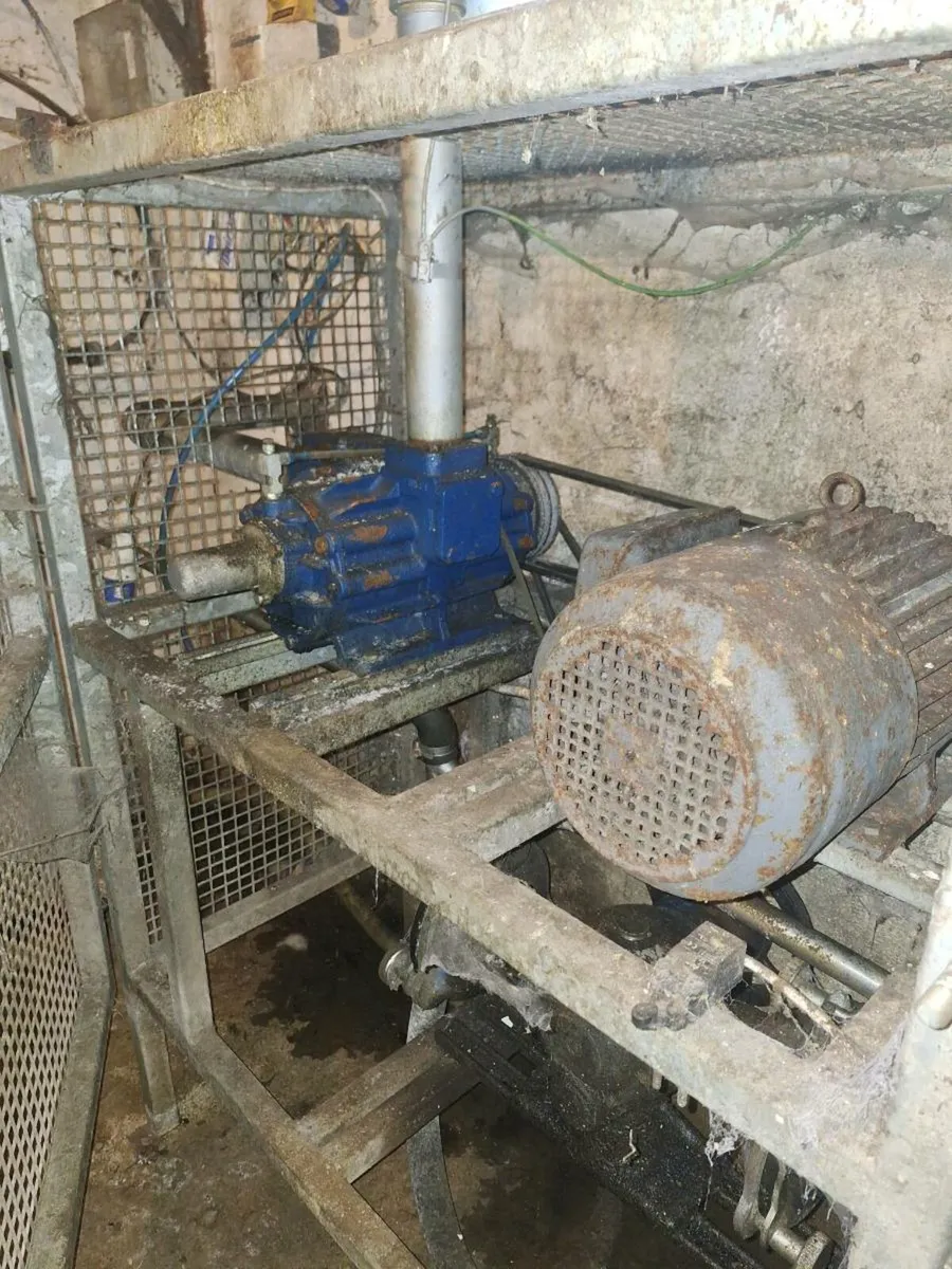 Milking parlour with cluster flush - Image 3