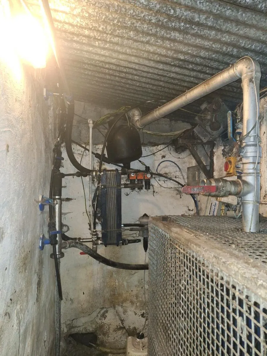 Milking parlour with cluster flush - Image 4