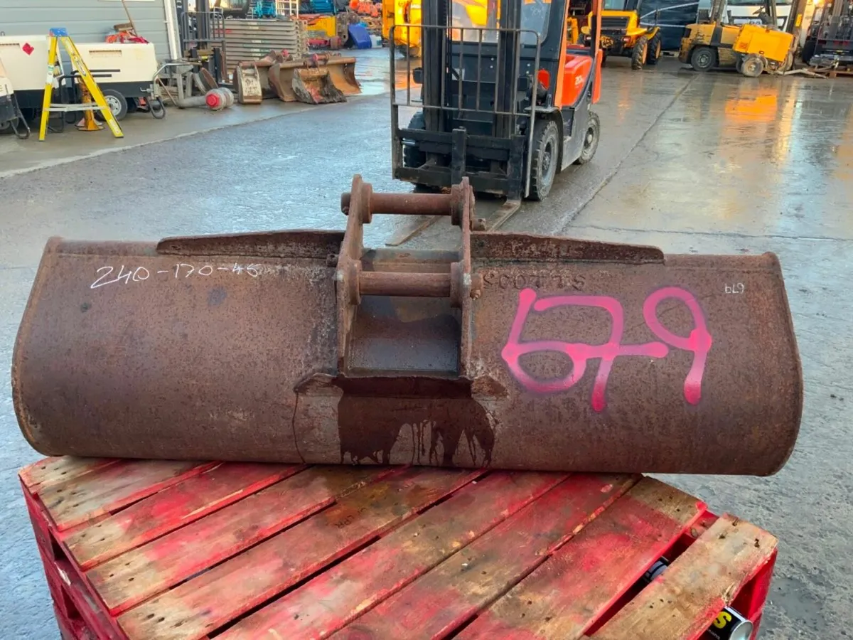 60" GRADING BUCKET.........45mm PINS .......679. - Image 2