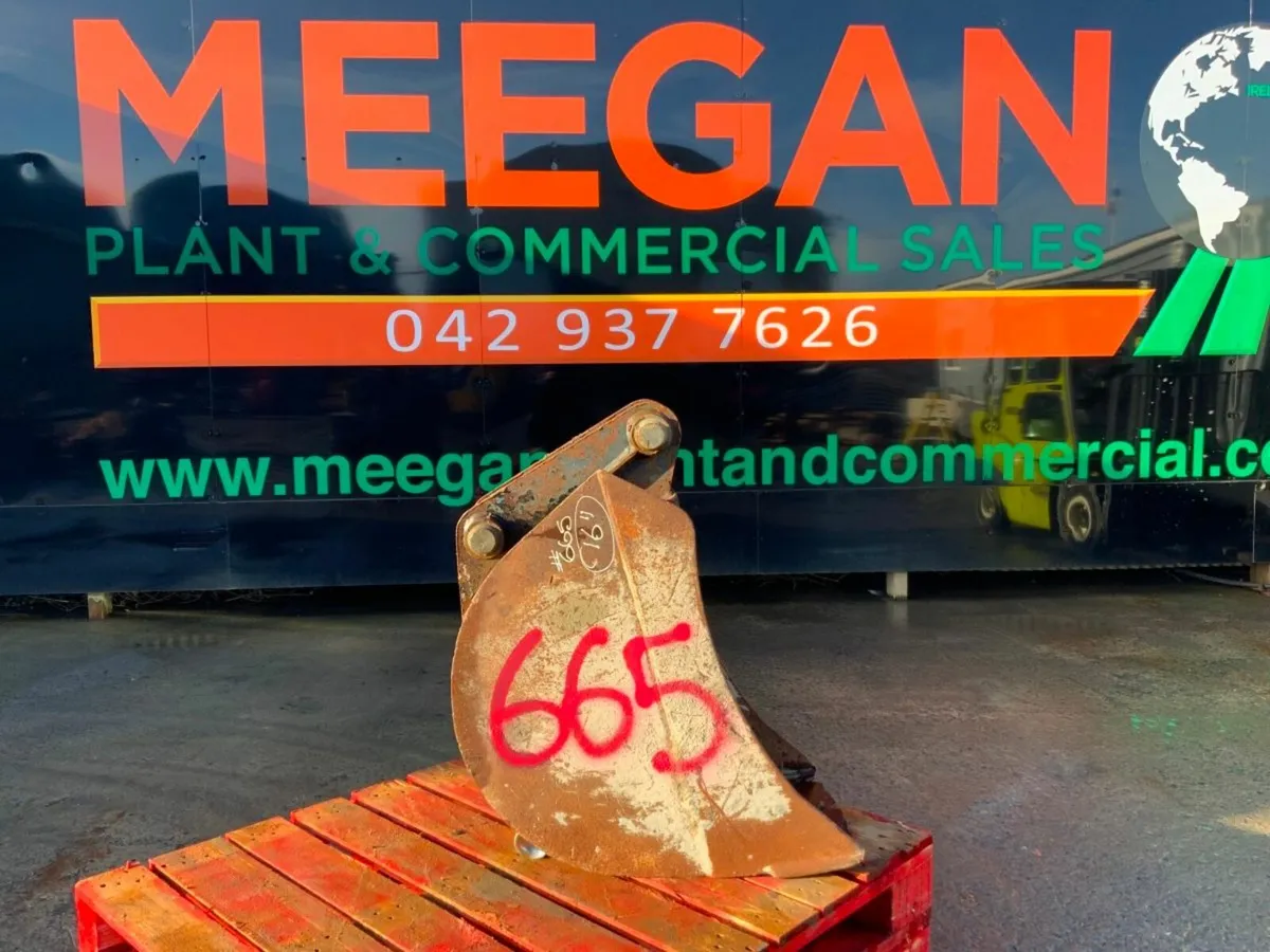 16" JCB 3 CX DIGGING BUCKET...45mm PINS......665. - Image 1