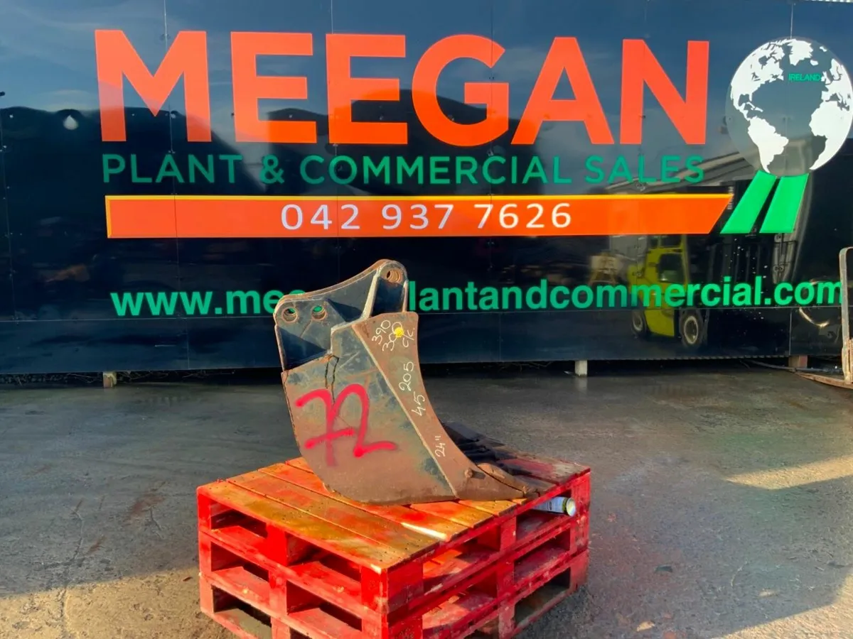 24" DIGGING BUCKET....FORD BACKHOE..........72s. - Image 1