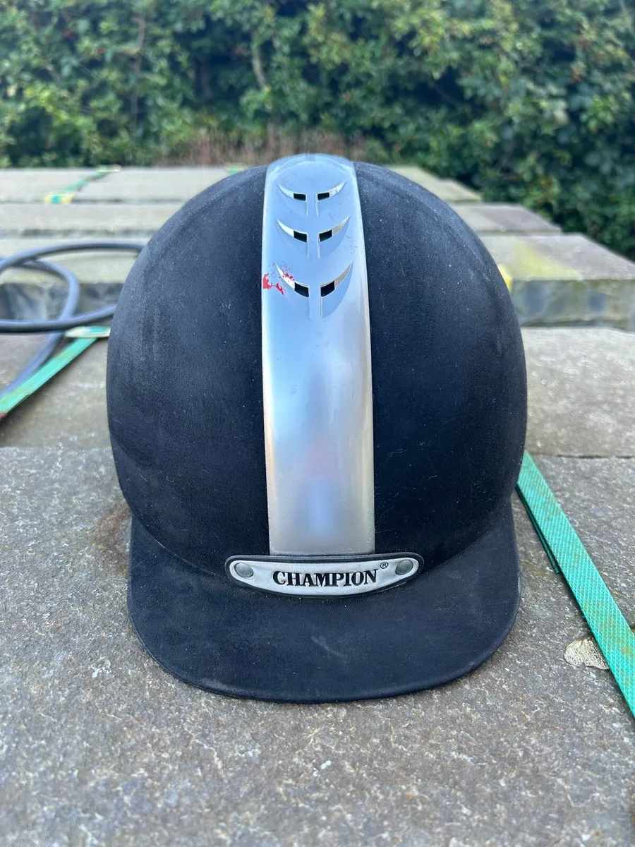 Horse riding helmet - Image 1