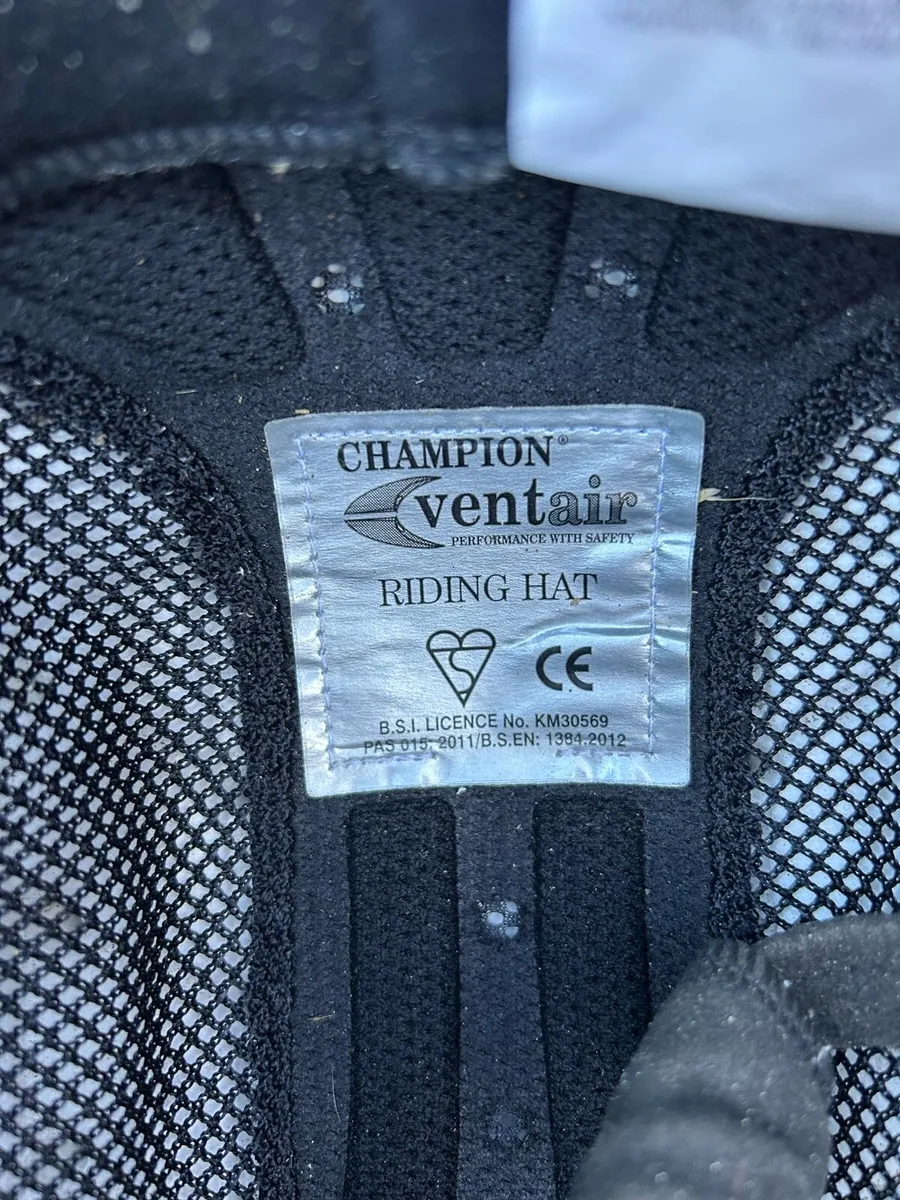 Horse riding helmet - Image 3