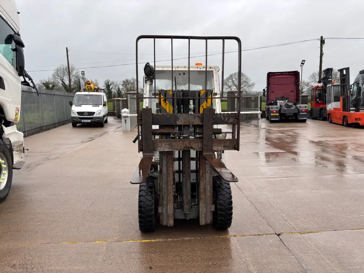 Kalmar 2 ton diesel forklift full cab container sp - Image 4