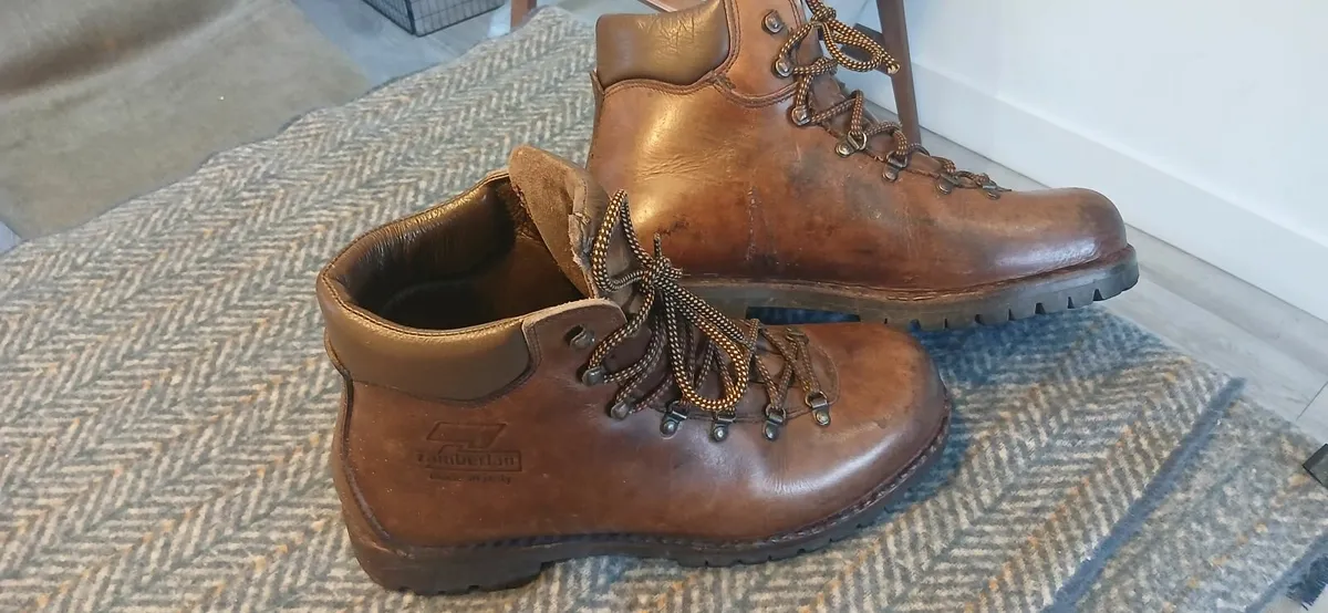 Vintage Leather Zamberlan Men's Walking Boots  11 - Image 2