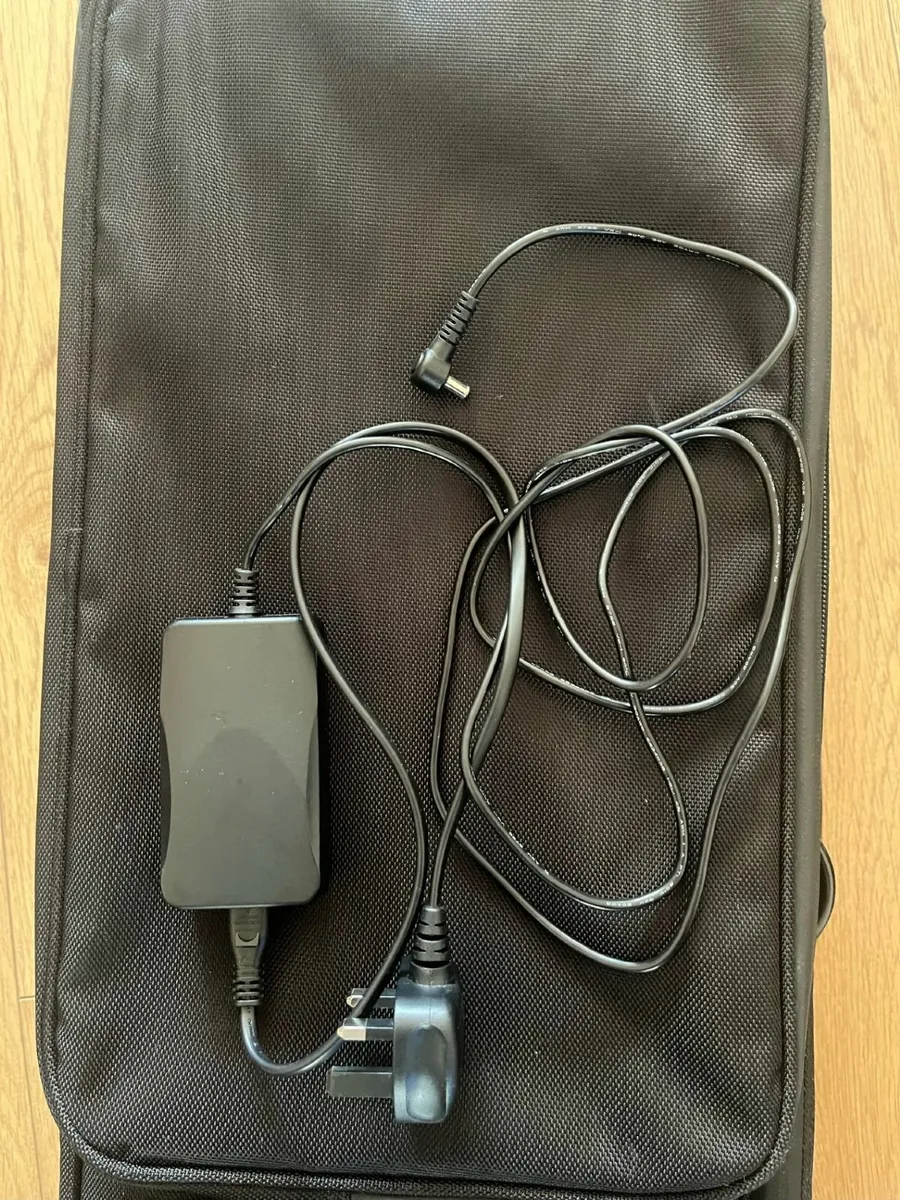 Casio keyboard 88 semi weighted keys with case - Image 3