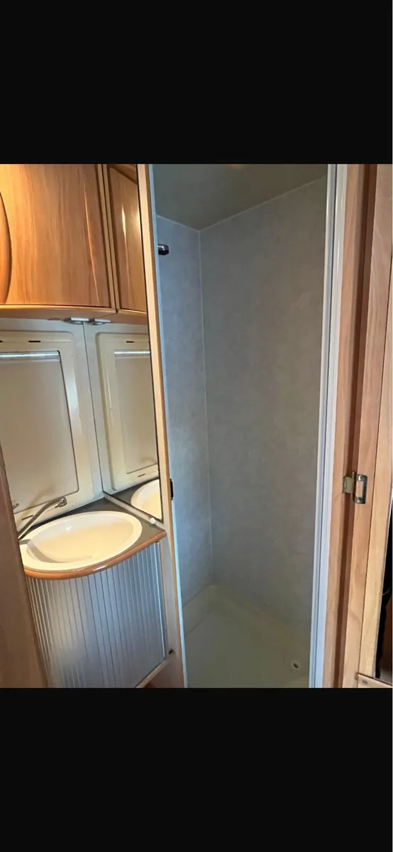 Camper van - Image 3