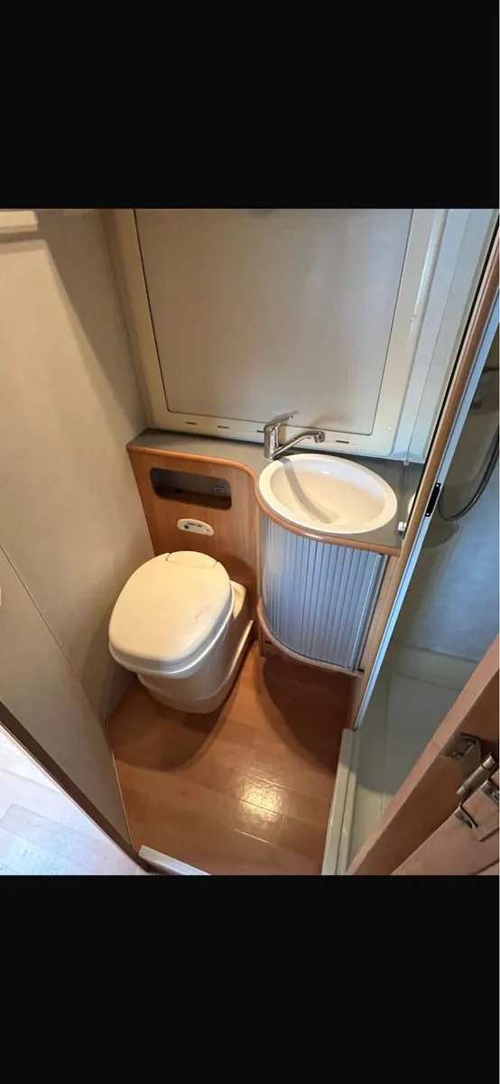 Camper van - Image 4