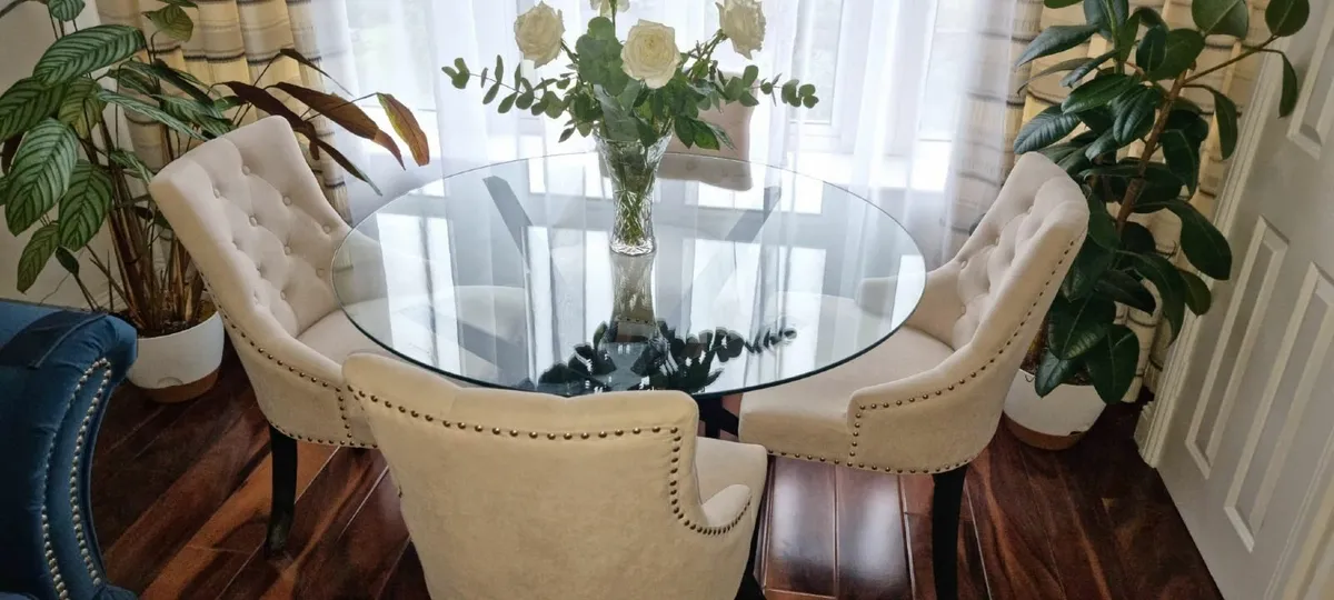 table and 4 chairs set - Image 1