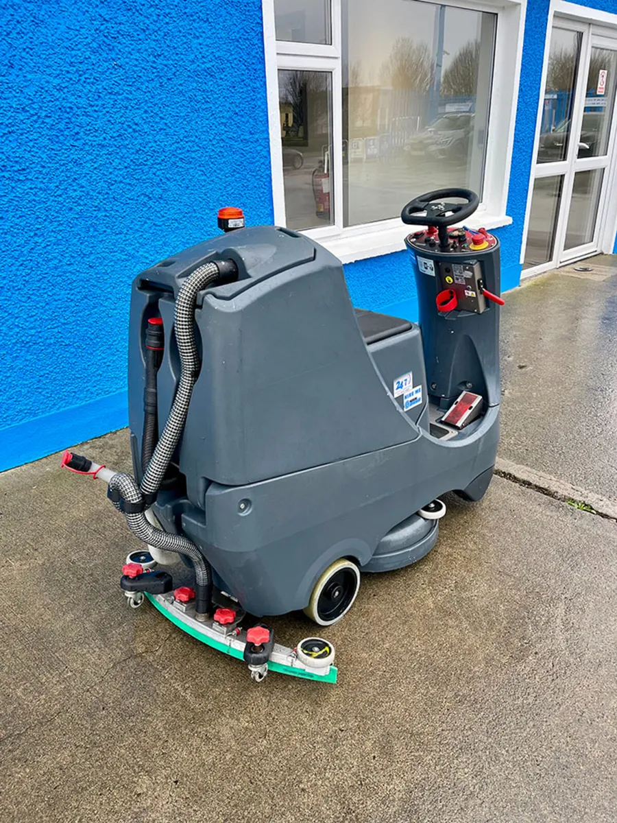 Numatic Ride-on Floor Scrubber Dryer Lithium Power - Image 3