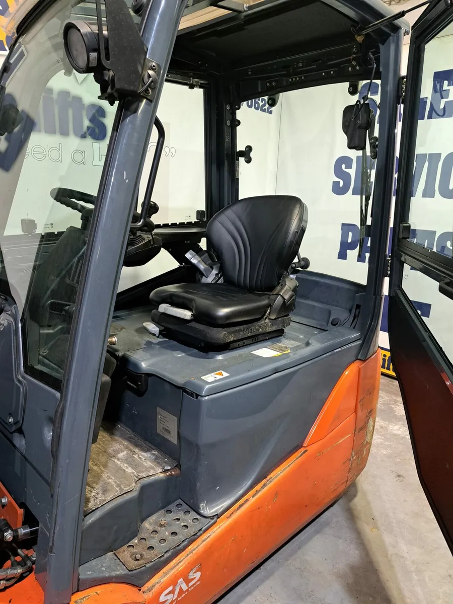 Toyota electric forklift - Image 4