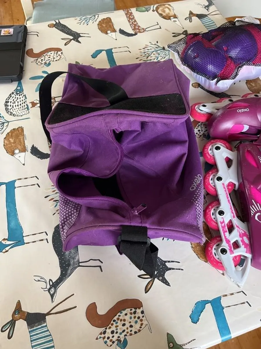 Girls Roller blades and protective wear - Image 3