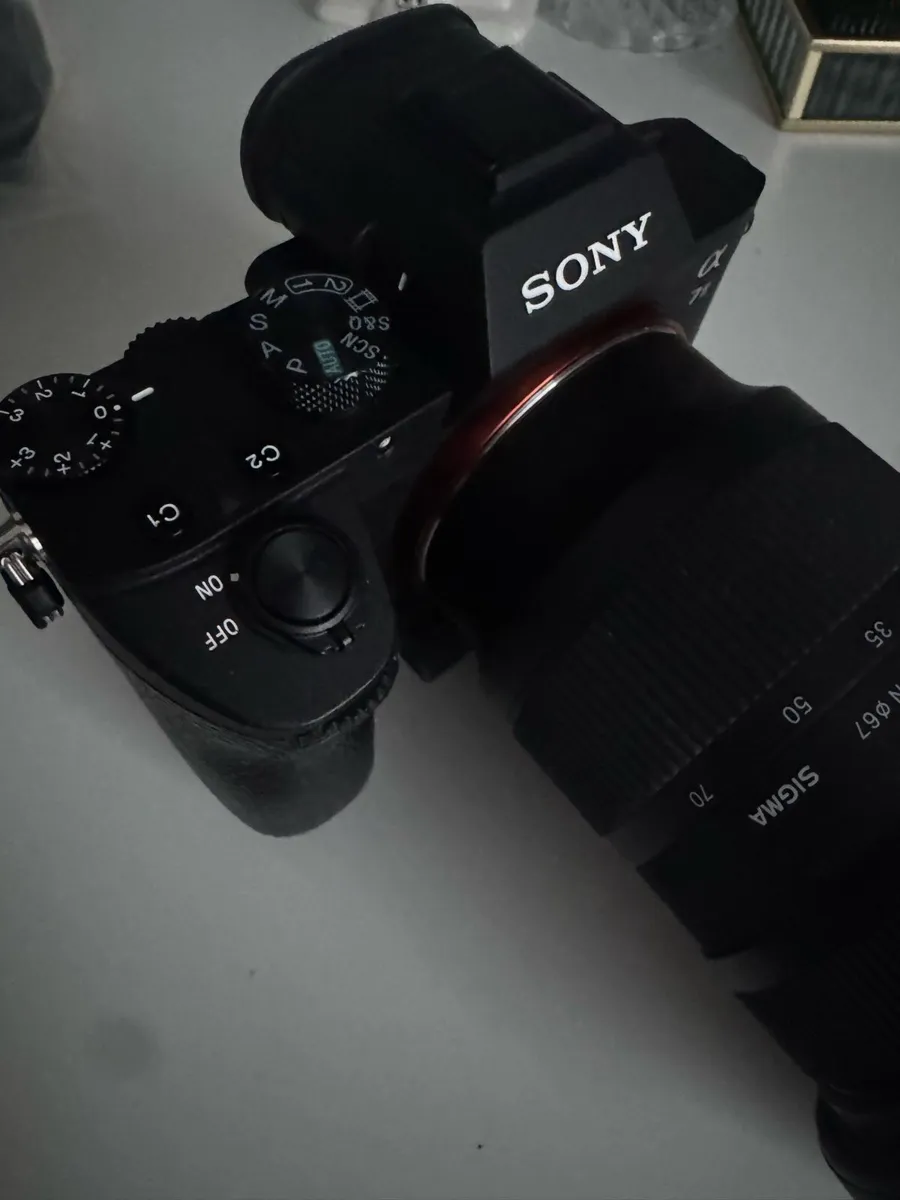 Sony A7 III Full Box + Sigma 28-70mm 2.8 - Image 1