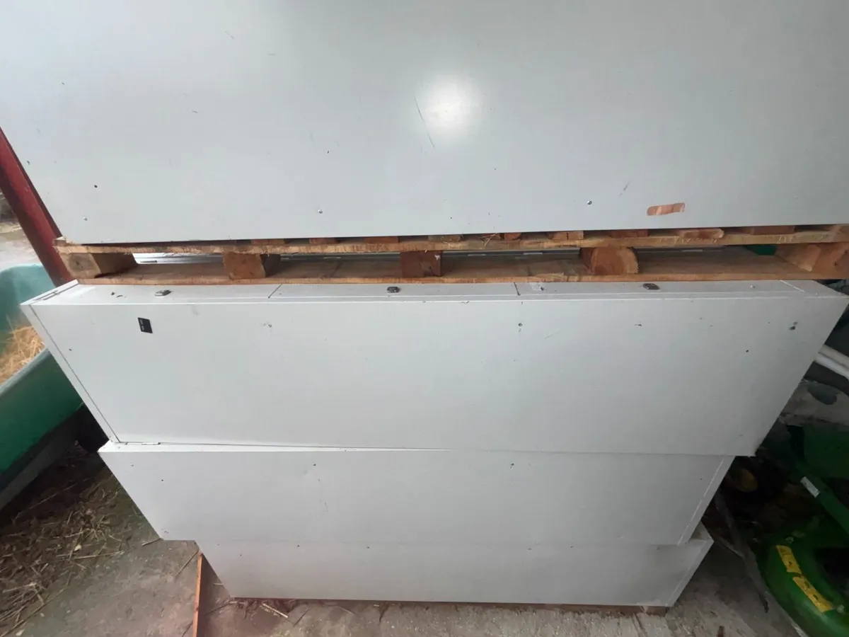 23 - 3 door metal lockers - Image 2