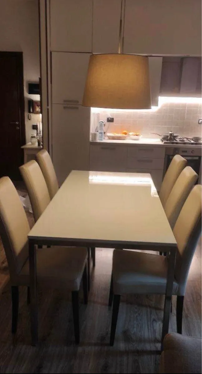 Dining Table with 6 Chairs – Excellent Condition. - Image 1