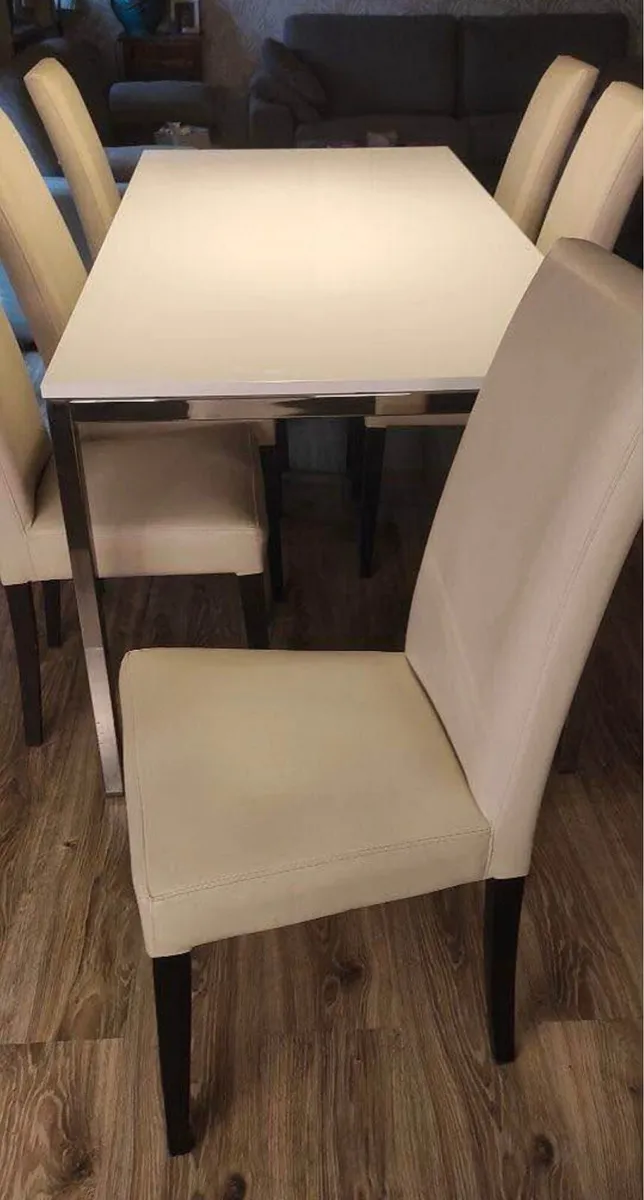 Dining Table with 6 Chairs – Excellent Condition. - Image 3