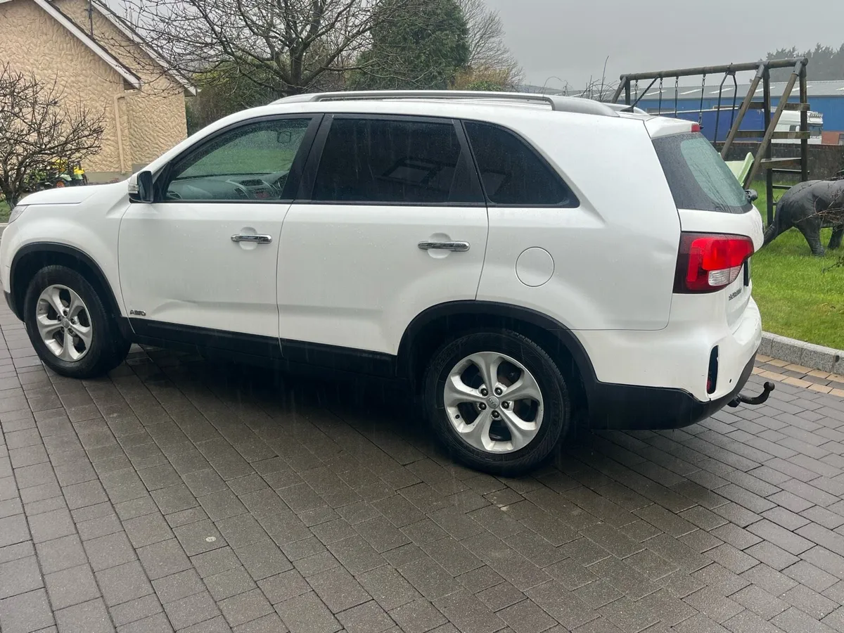 2014 (142) Kia serento 4x4 commercial - Image 4