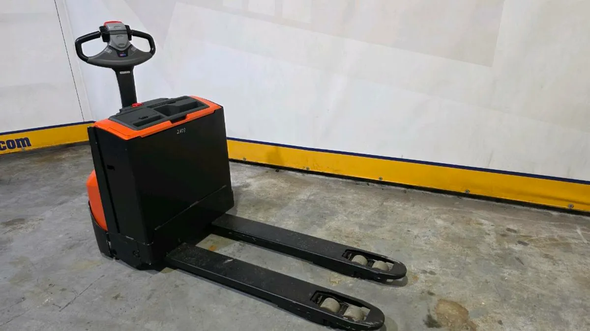 Toyota power pallet truck - Image 2