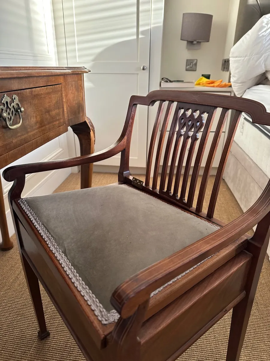 Dressing table, chair and mirror - Image 4