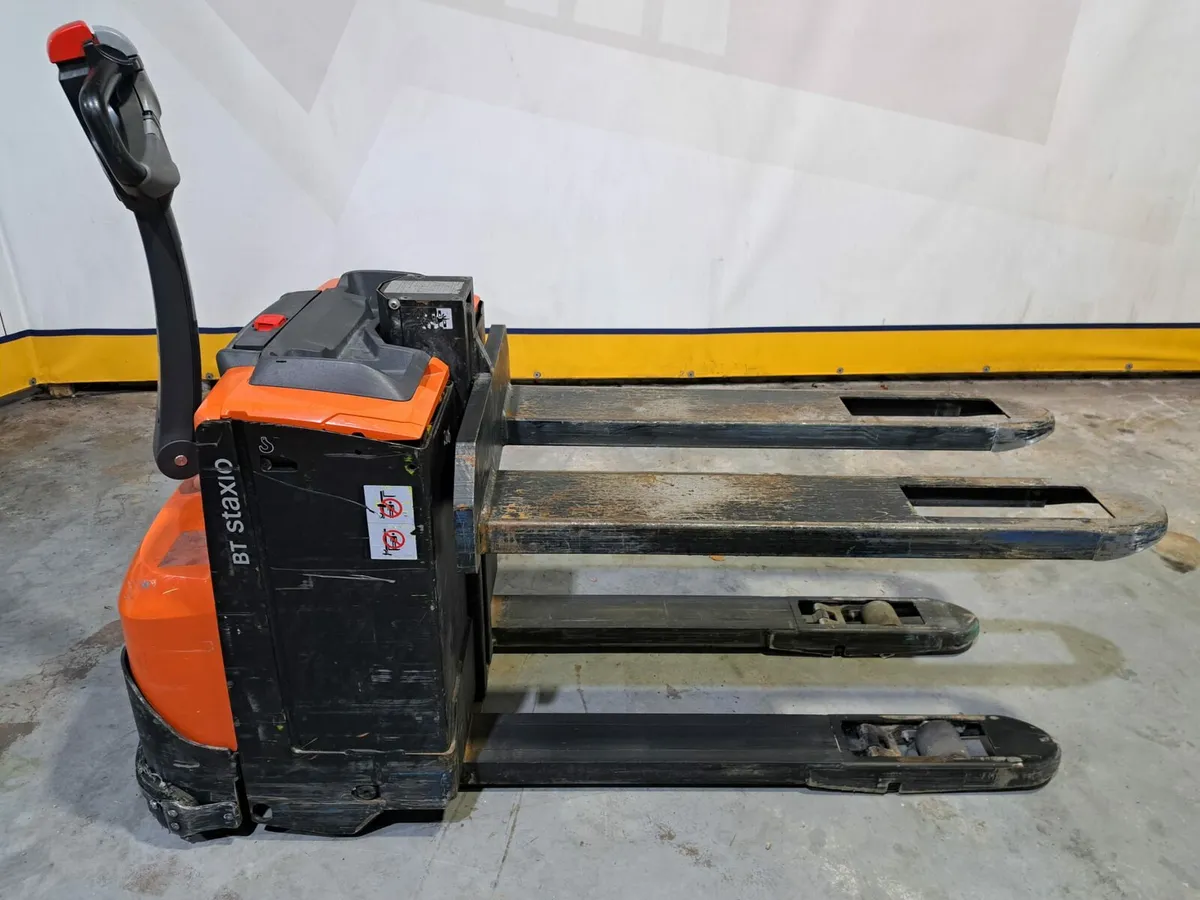 Toyota stacker - Image 2