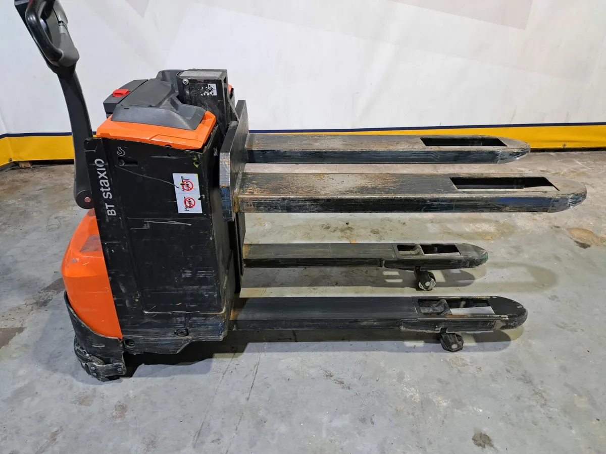 Toyota stacker - Image 3