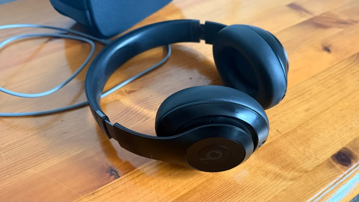 Beats Studio Pro Wireless Headphones - Image 2