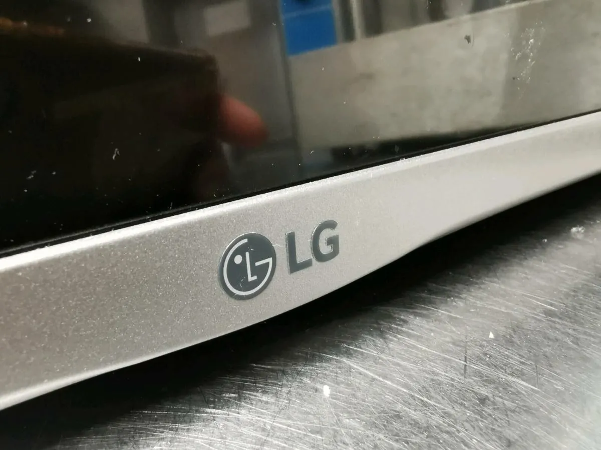 32" LG TV - Image 1