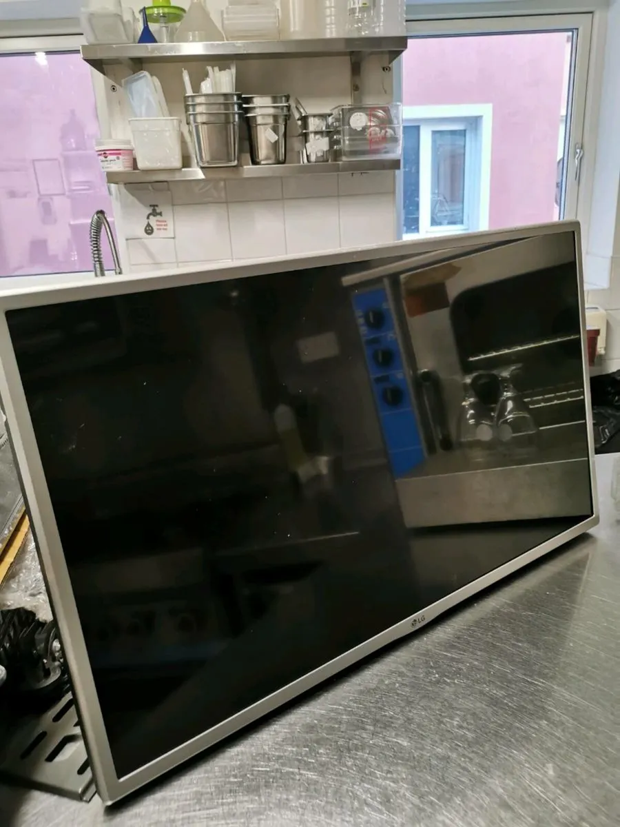 32" LG TV - Image 2