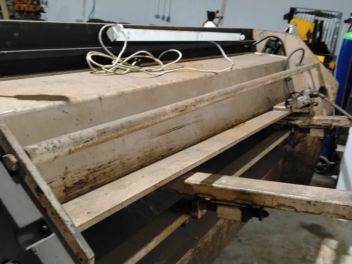 FOR SALE - SHEET METAL GUILLOTINE - Image 4
