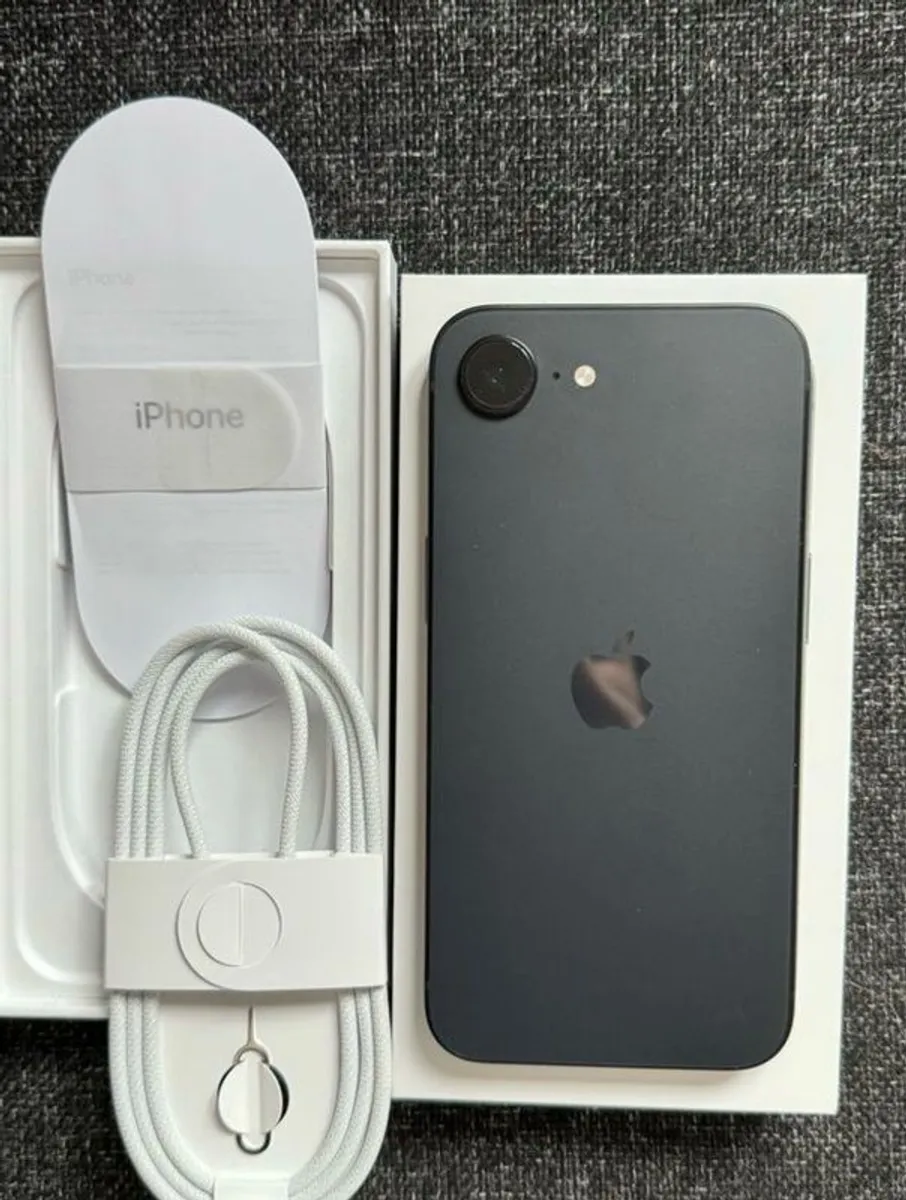 iPhone 16e Black 256GB, Unlocked to any Network - Image 3