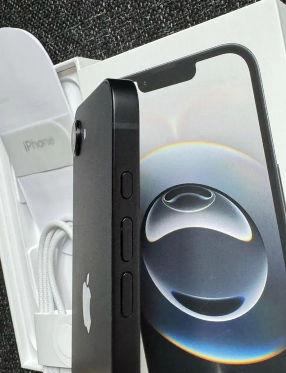 iPhone 16e Black 256GB, Unlocked to any Network - Image 4