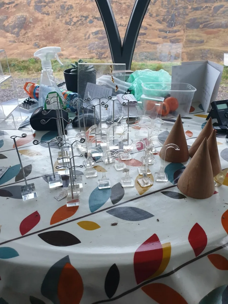 jewellery stands - Image 1