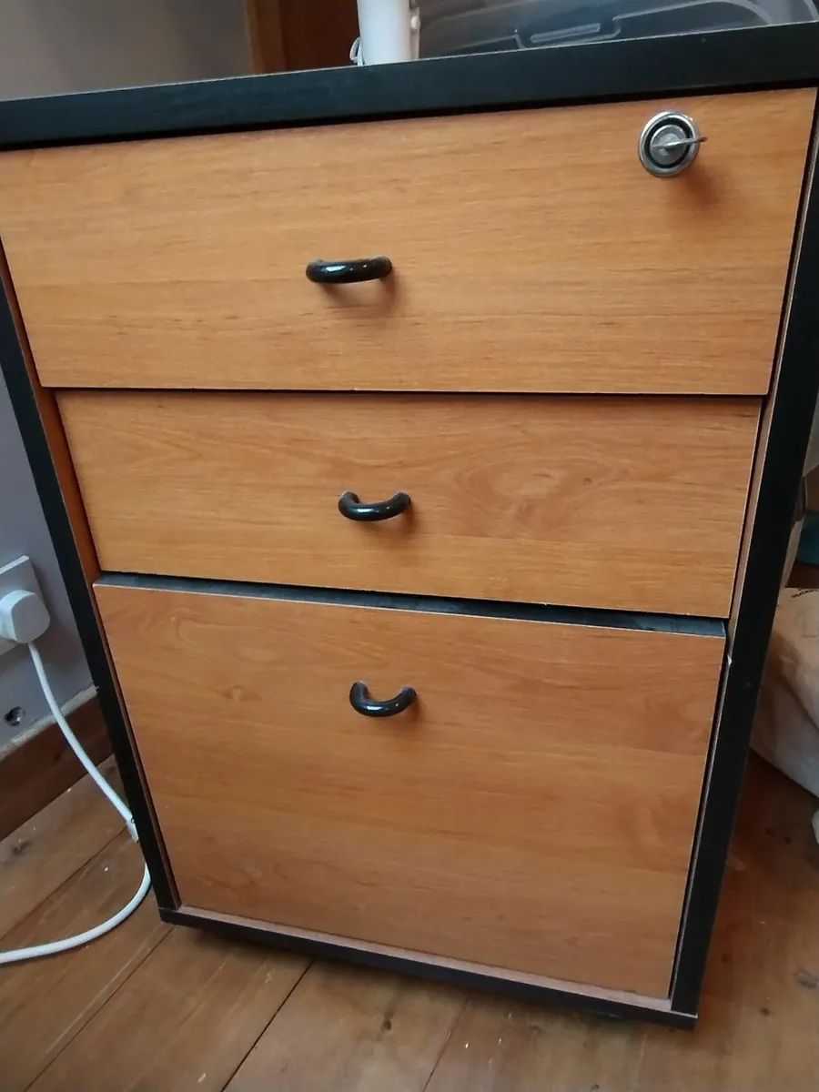 Free desk drawers - Image 1