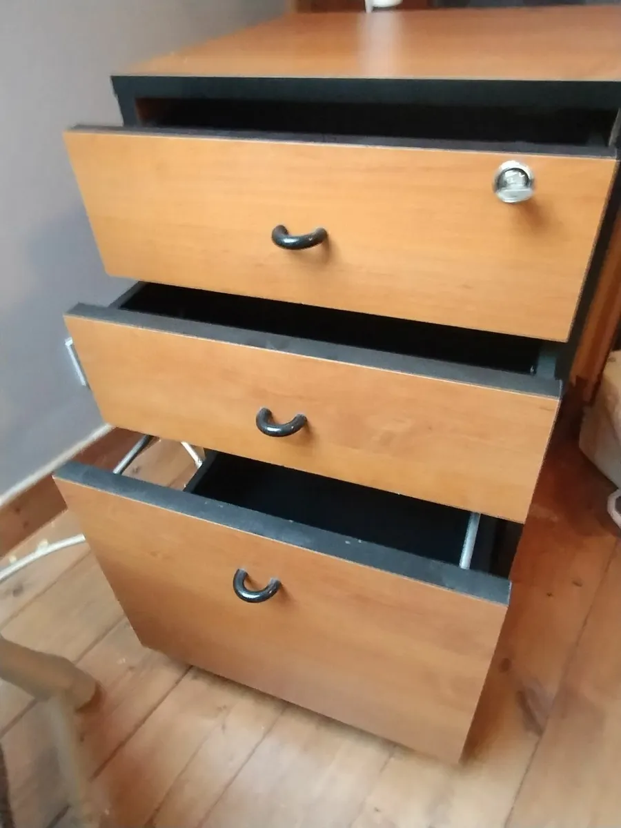 Free desk drawers - Image 2